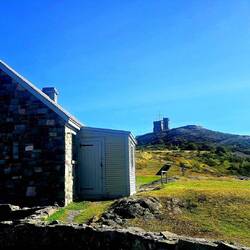 Battery Barrack mit Signal Hill