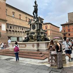 Plaza Maggiore med Neptun som springvatten