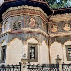 The Church of the "Stavropoleos" Monastery Biserica Mănăstirii "Stavropoleos"