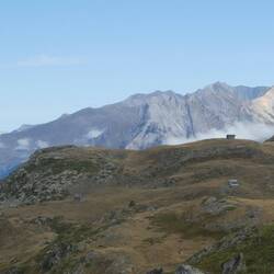 På vej op i morges, med kig tilbage gennem dalen og over til toppen Grand Perron des Encombrés