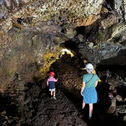 Dann ging es für uns noch in einem Lavatunnel: Gruta do Natal.