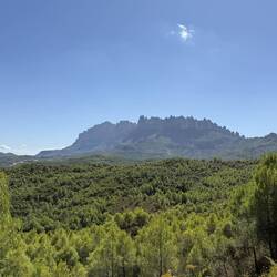 Von Andorra ins Kloster. Mitten aus der Ebene erhebt sich das Kloster Montserrat.