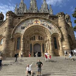 Ziel unserer Roadmisson 2: Kirche des heiligen Herzen Jesu! Der Ort der Buse hoch über Barcelona.