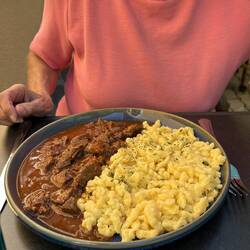 Richtiges Gulasch mit Knöpfler