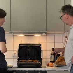Leckere Nackensteaks vom Kontaktgrill, perfekt durchgegart