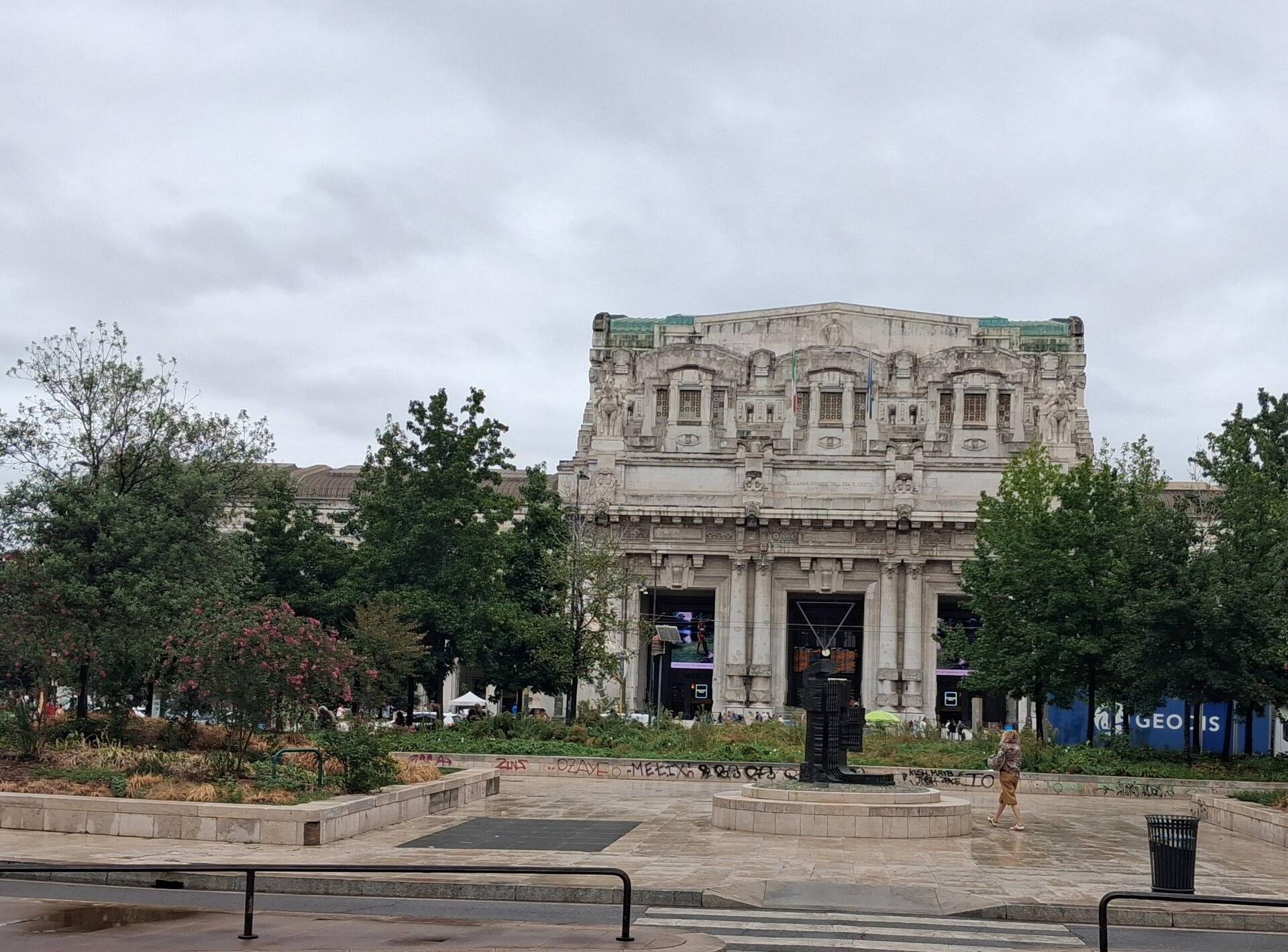 Milano Centrale. Railway station. Shabby chic.