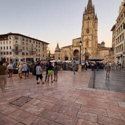 The main cathedral square continued to lively into night