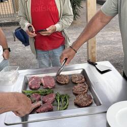 Abends ist viel los an der "Plancha"/Grill