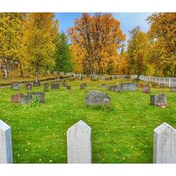 Der immer noch genutzte und gepflegter Friedhof