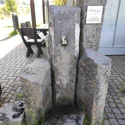 Trinkwasserspender an Schutzhütte
