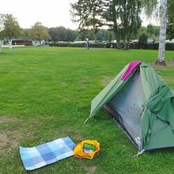 Tasche zur Flucht vor Gewitter gepackt