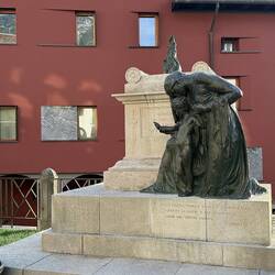Kriegerdenkmal - erinnert an die über 300 gefallenen Soldaten in Gemona im Ersten Weltkrieg