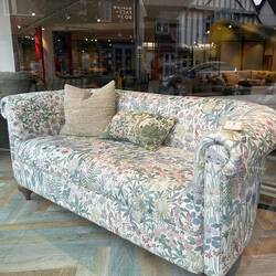 This would be nice in a Cooinda unit. Lovely shops in Marlow.