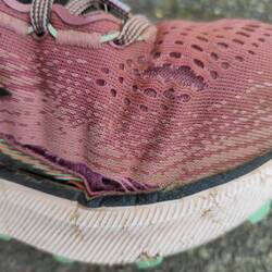 Nach sieben Stunden für 200 km war ich dann genauso fertig wie meine Schuhe.