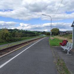 Ein Bahnhof im Nirgendwo.