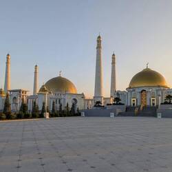 After leaving the mausoleum, see how close the mosque is. Also the mausoleum has guards!