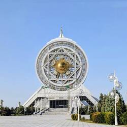 Apparently the world's biggest indoor Ferris wheel, can't see any people though.....
