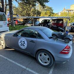 Ist doch süß, oder? Wer fährt denn die Rallye? Der große oder der kleine im Huckepack?!
