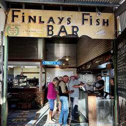 Abends lecker essen in einem Fischrestaurant &Brauerei