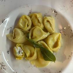 Tortellini med smör och salvia
