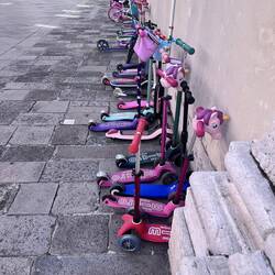 Die Kinder dürfen "motorisiert" in den Kindergarten