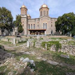 Roman ruins in front of the Cathedral