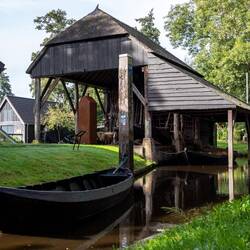 Wieder in Giethoorn, hier am Museum 't Olde Maat Uus.