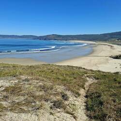 La sauvage praia de Rostro fait 2 km, on ne sera pas gênés par les autres humains 😜😂