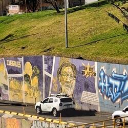 Längste Graffitigalerie der Welt an der 20km langen Ausfallstraße Richtung Flughafen