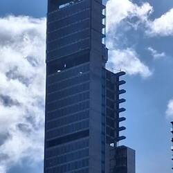 Hier ganz oben in 230 m Höhe die SOUL- Schrift der 23jährigen