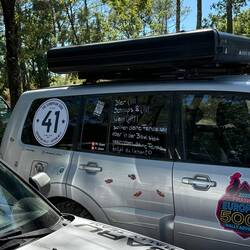 Manche Rallye Teilnehmer haben ein offensives Mitteilungsbedürfnis.