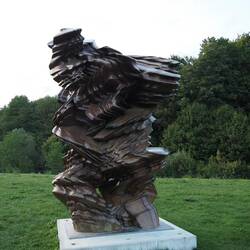 Kunst trifft Gestein. Die Welt der Erze ist stetig im Fluss