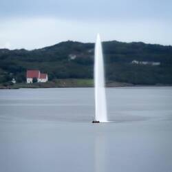 Selsbanes Seil is Harstad's prominent water jet; reminds me of the one in Geneva, Switzerland.