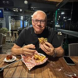 Hier hat man uns dann einen doppelten Danzi-Burger frisch zubereitet.