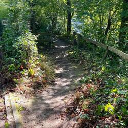 Ein überraschender Kurz-Trail neben der Straße