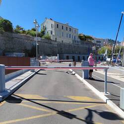 The intriguing 'one way' car park