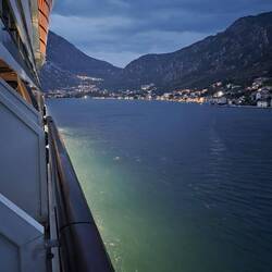 Einfahrt durch die Fjorde