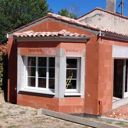 Bay windows safely in