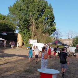 The French know how to party-not a security guard or policeman in sight-respect for each other rules