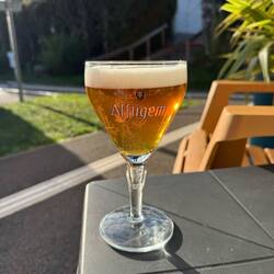 Das verdiente Roadside Bier nach über 10 Stunden Fahrt durch Frankreich und Erfüllung aller Aufgaben