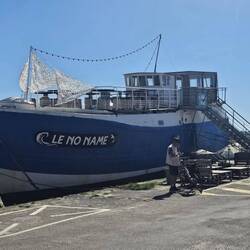 Die Bar auf diesem schönen Boot in Argenton hatte leider geschlossen 🤷🏼‍♀️.