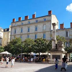 Bordeaux old town windows