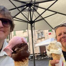 Erstes Eis in Venzona