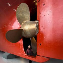 5'1" tall, I provide perspective for the size of the propeller ... m/s Finnmarken.