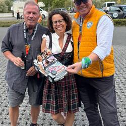Team Passion&Pain trifft Team Paradise Valley. Immer mit dabei Barbie&Ken im Passion-Mobil.