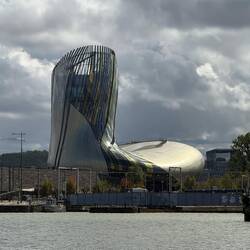 Ahh, von der Seite hatten wir das Weinmuseum noch nicht fotografiert