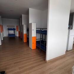 28 Betten Schlafraum