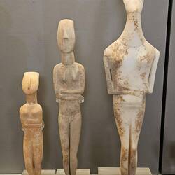 More figurines