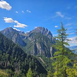 Hike towards Karlsbader Hütte