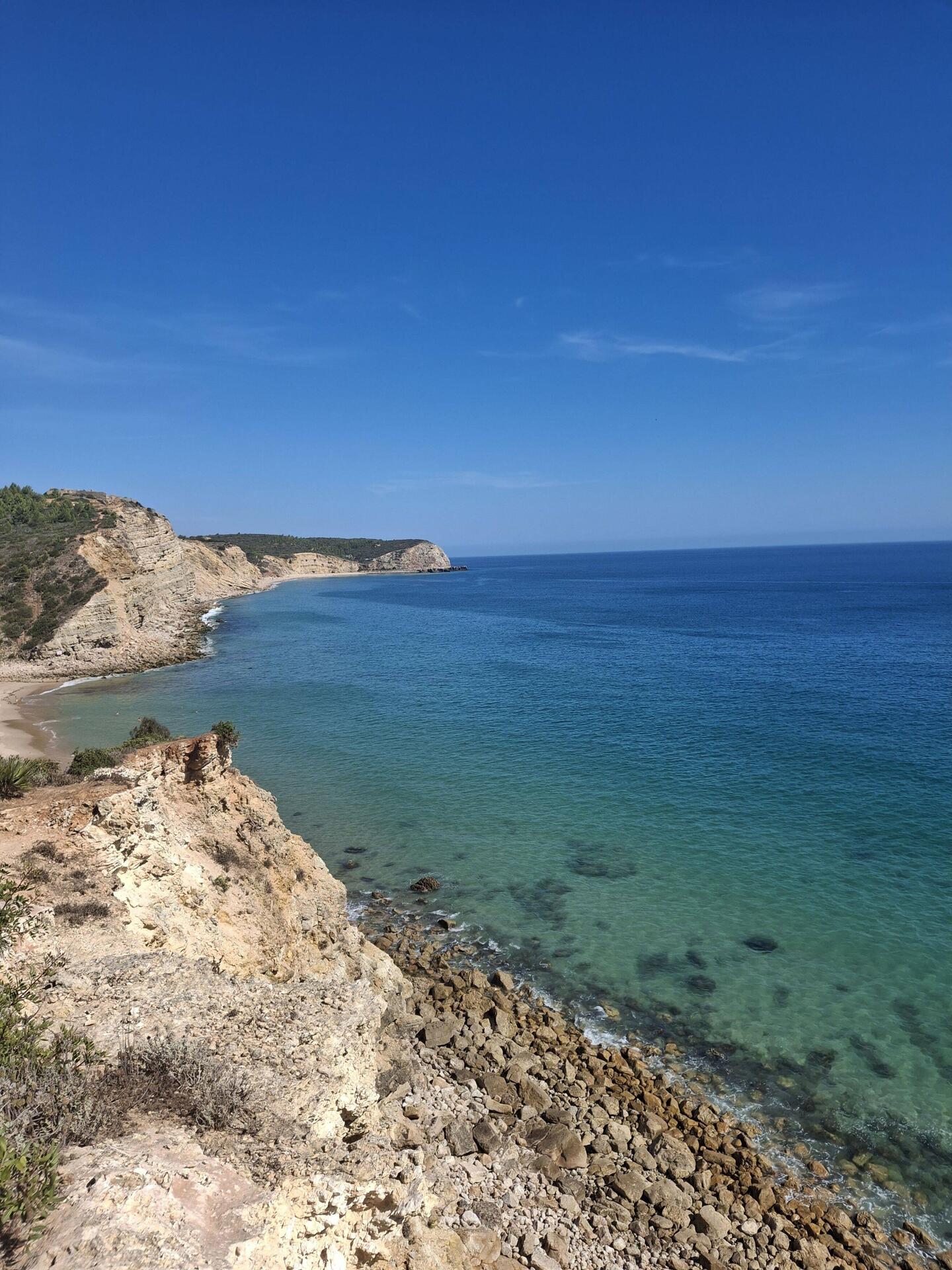 Schöne Aussicht von der Klippe aus